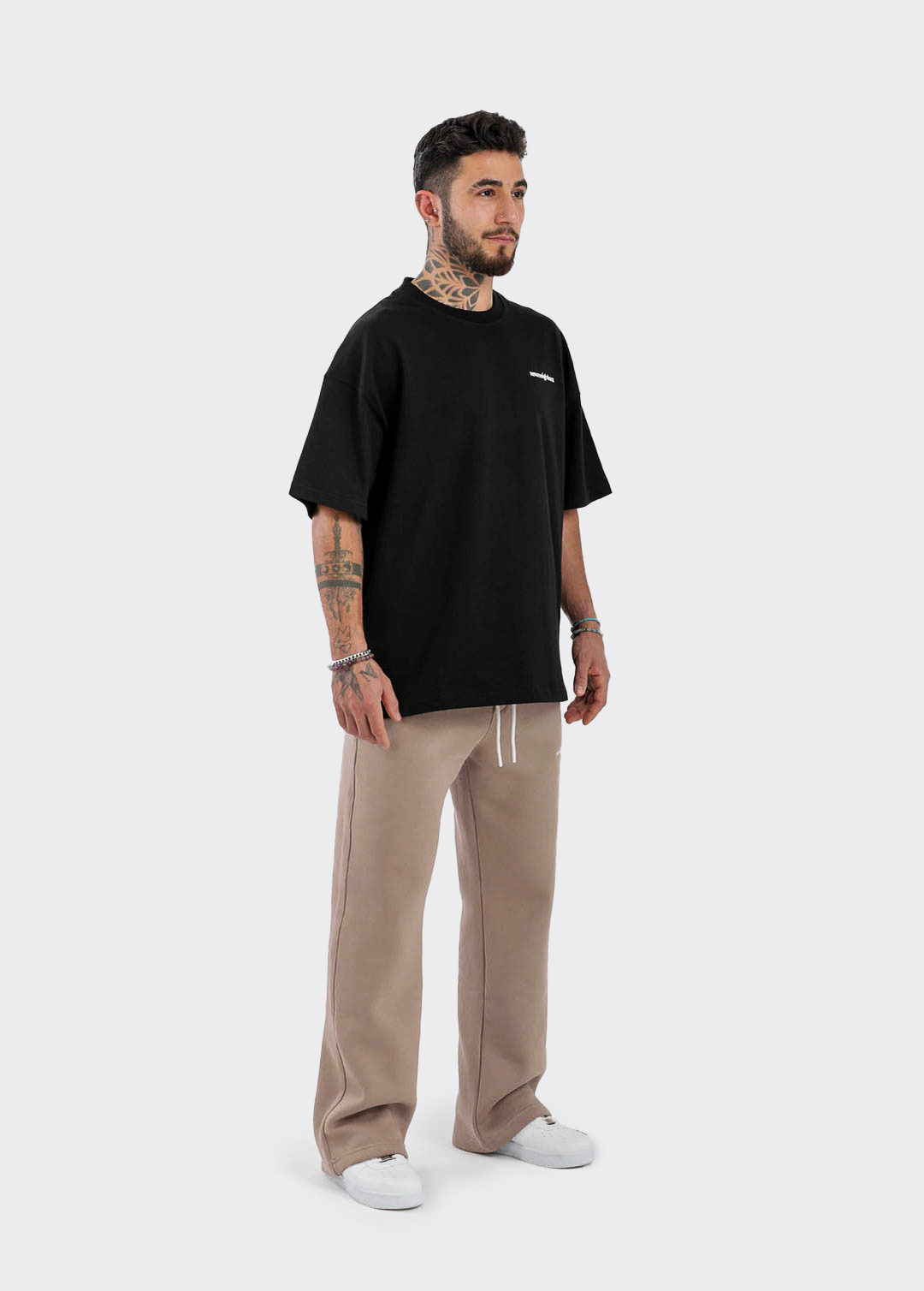 BASIC T-SHIRT